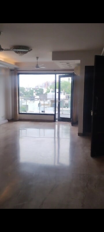 Room in 3 BHK Builder Floor at Saket – for Rent