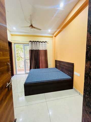Bedroom in 2 BHK Builder Floor at Sector 40 – for Rent