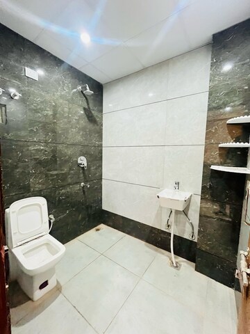 Bathroom in 2 BHK Builder Floor at Sector 40 – for Rent