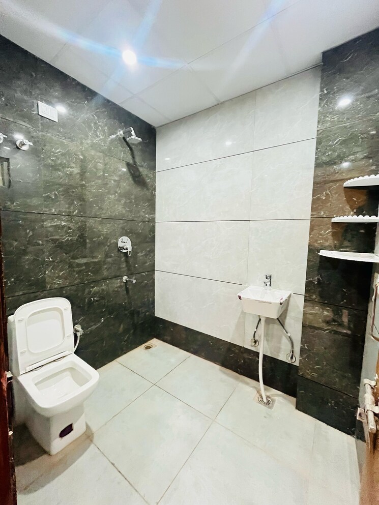 Bathroom, sector 40 2 Bedroom 1365 Sq.Ft. Builder Floor In Sector 40 Gurgaon 9395515