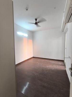 Room in 3 BHK Apartment at Signature Global City, Sector 37d – for Rent