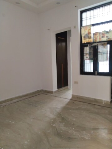 Room in 3 BHK Builder Floor at Ashoka Enclave Faridabad, Sector 34 – for Sale