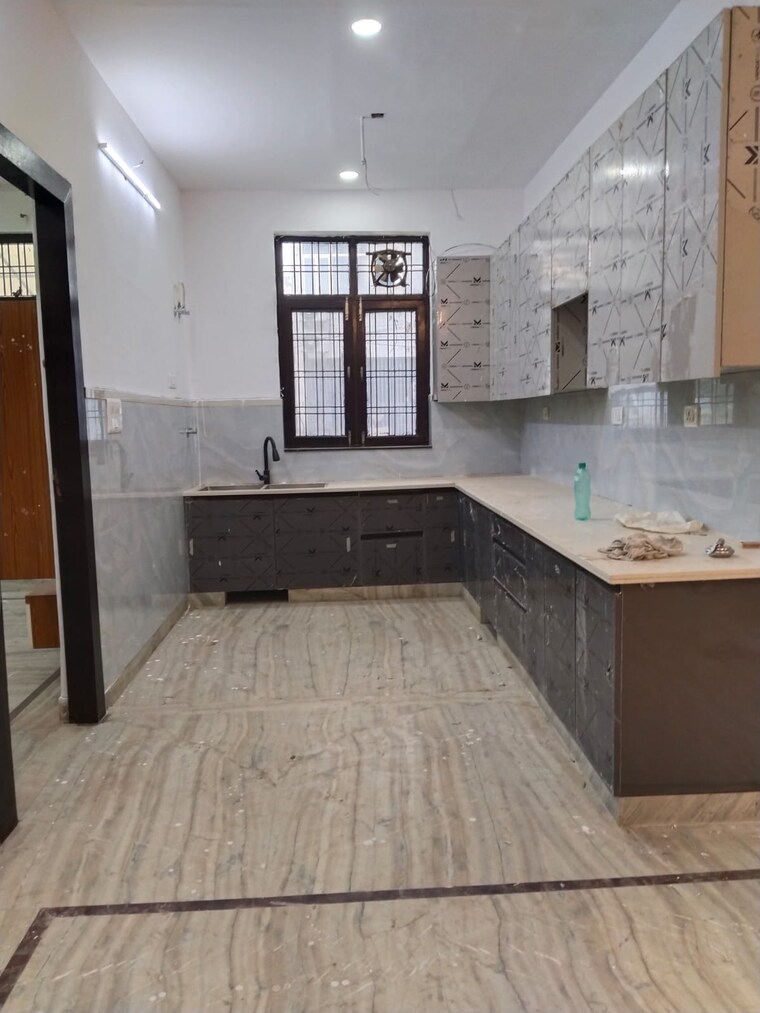 Kitchen, ashoka-enclave-faridabad 3 Bedroom 289 Sq.Yd. Builder Floor In Sector 34 Faridabad 9396373