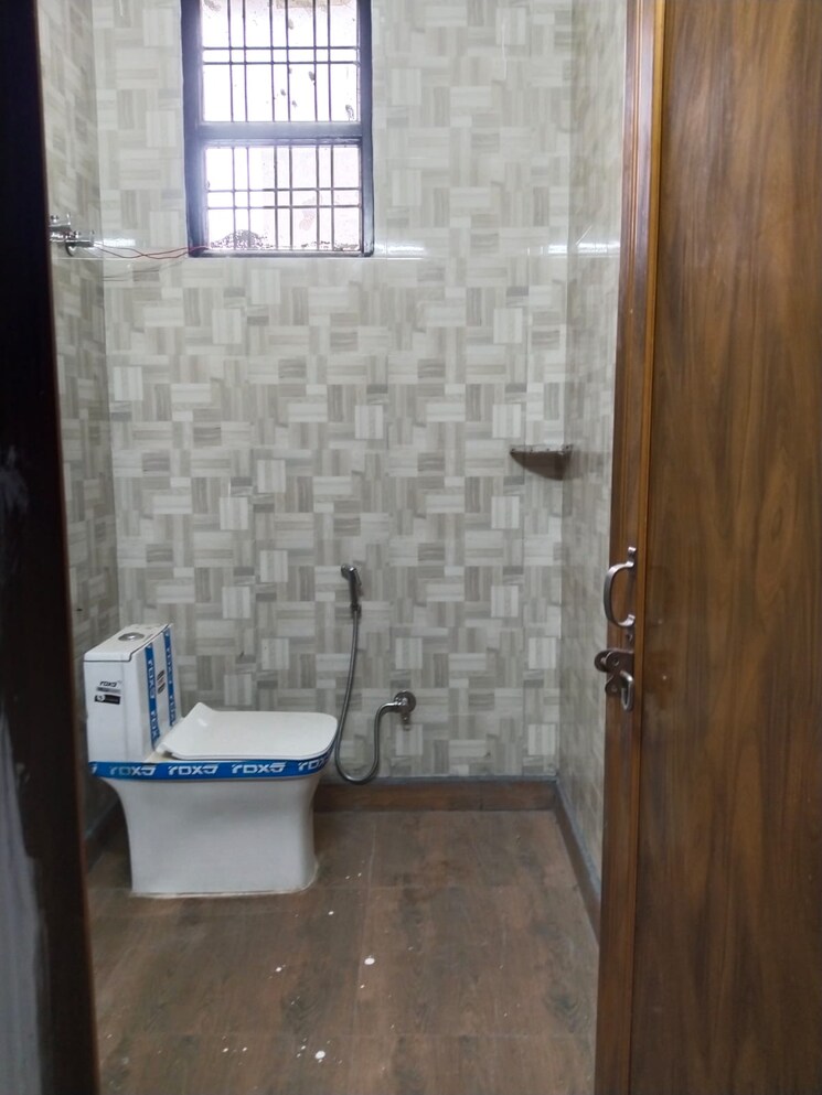 Bathroom, ashoka-enclave-faridabad 3 Bedroom 289 Sq.Yd. Builder Floor In Sector 34 Faridabad 9396373