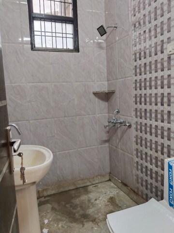 Bathroom in 3 BHK Builder Floor at Ashoka Enclave Faridabad, Sector 34 – for Sale