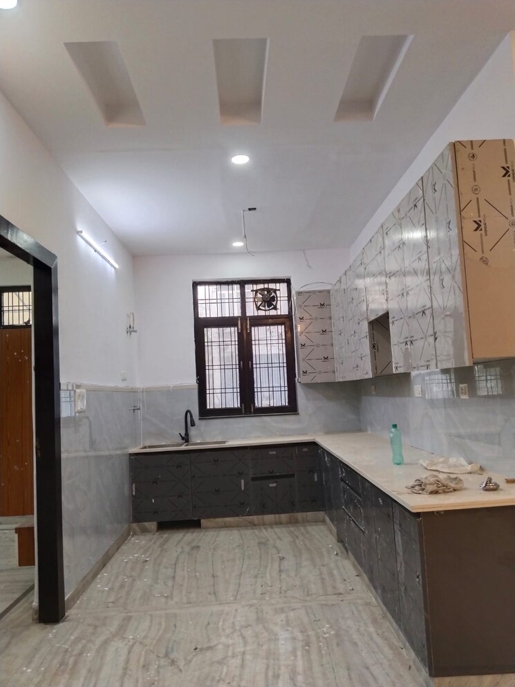 Kitchen, ashoka-enclave-faridabad 3 Bedroom 289 Sq.Yd. Builder Floor In Sector 34 Faridabad 9396373