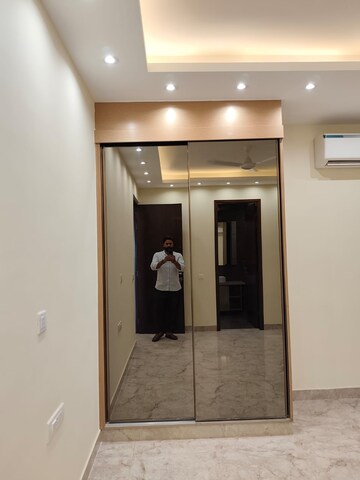 Building Lobby in 3 BHK Builder Floor at Sushant Lok 3, Sector 57 – for Sale