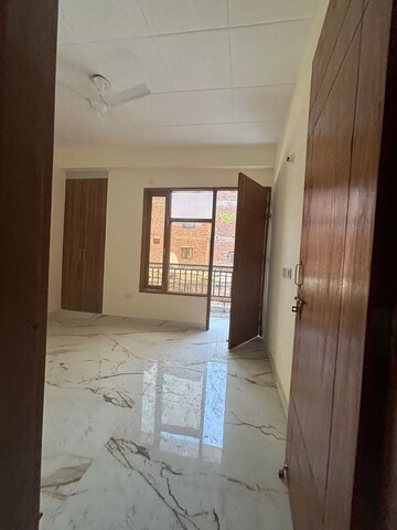 Room in 2 BHK Apartment at Neb Sarai – for Sale