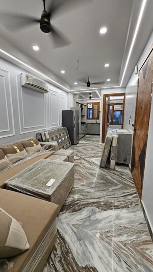 Bedroom in 2 BHK Builder Floor at Sector 40 – for Rent