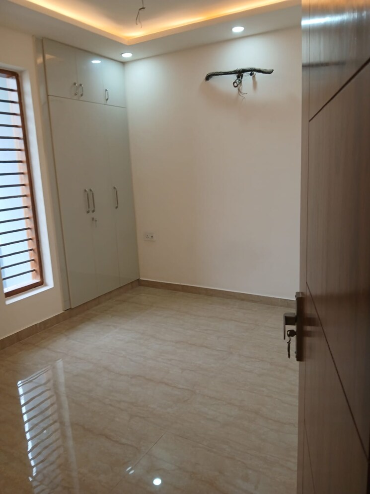 Room, bptp-district 3 Bedroom 1345 Sq.Ft. Builder Floor In Sector 81 Faridabad 9396303