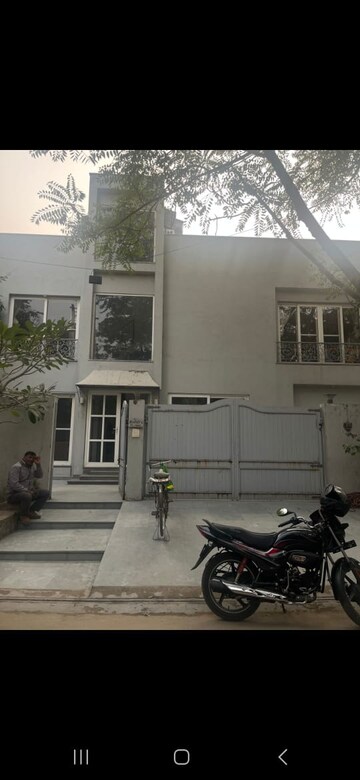 1.5 BHK Independent House For Rent in Ansal Sushant Lok I, Sector 43