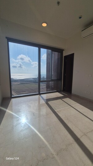 Room in 3 BHK Apartment at Piramal Mahalaxmi, Mahalaxmi – for Rent