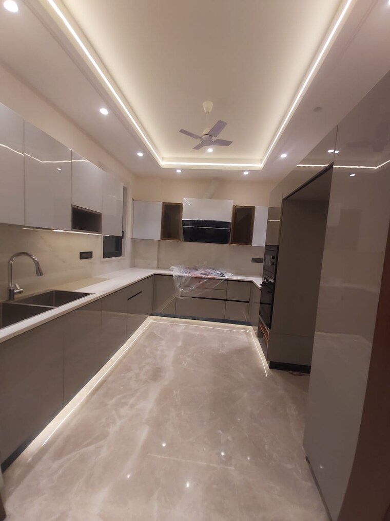Kitchen, gupta-awas 4 Bedroom 300 Sq.Yd. Builder Floor In Sector 43 Gurgaon 9396499