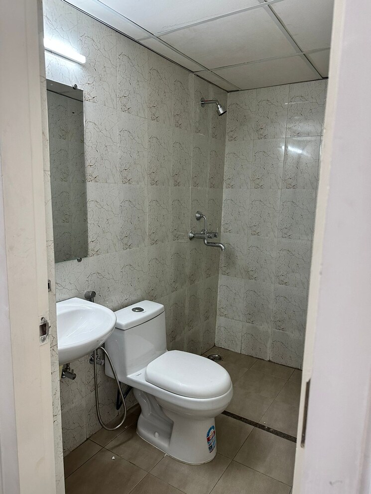 Bathroom, chattarpur 3 Bedroom 1200 Sq.Ft. Builder Floor In Chattarpur Delhi 9396500