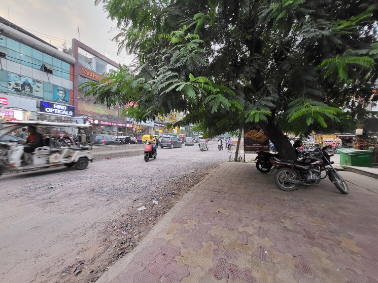  Parking, aliganj Commercial Showroom 4000 Sq.Ft. In Aliganj Lucknow 9396527