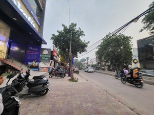 Parking in  Showroom at Aliganj – for Rent