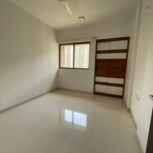 Room in 3 BHK Apartment at Lodha Splendora, Bhayandarpada – for Rent