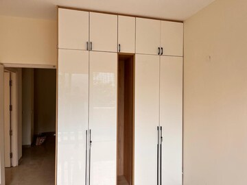 Room in 4 BHK Apartment at Emaar MGF Emerald Hills, Sector 65 – for Rent