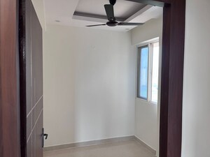Room in 2.5 BHK Apartment at Signature Global Golf Greens, Sector 79 – for Rent