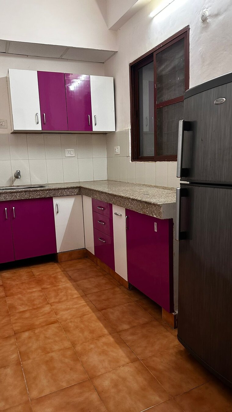 Kitchen, amar shaheed path 2.5 Bedroom 1000 Sq.Ft. Apartment In Amar Shaheed Path Lucknow 9396910