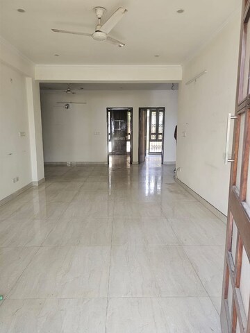 Room in 2 BHK Builder Floor at Sector 31 – for Rent