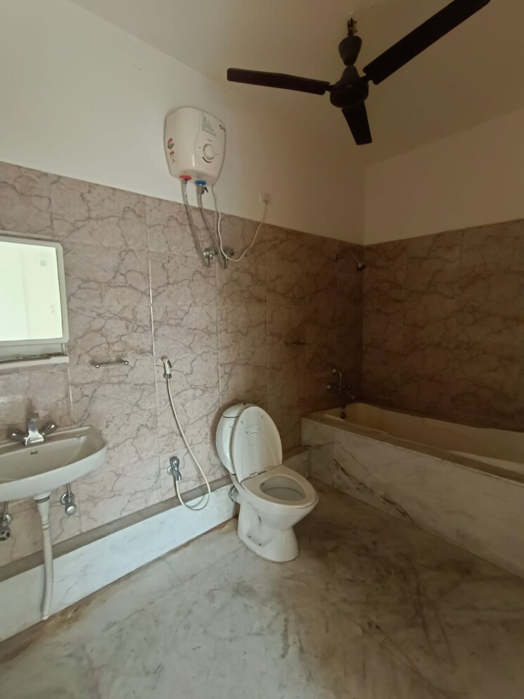 Bathroom, chetla 4 Bedroom 2800 Sq.Ft. Builder Floor In Chetla Kolkata 9396925