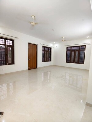 Room in 6 BHK Builder Floor at Uday Park – for Sale