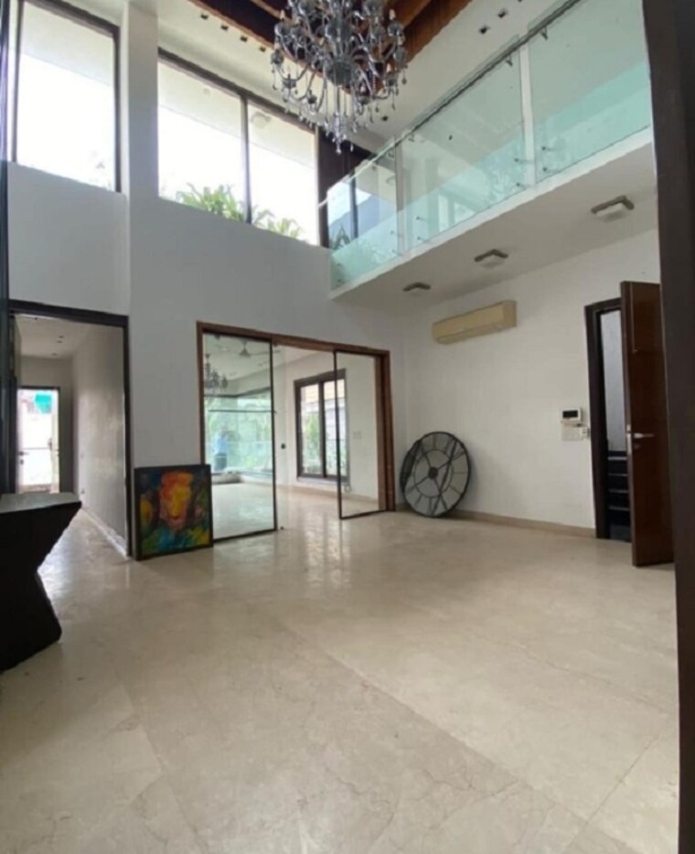 Room, dlf phase i 4 Bedroom 571 Sq.Ft. Builder Floor In Dlf Phase I Gurgaon 9397288