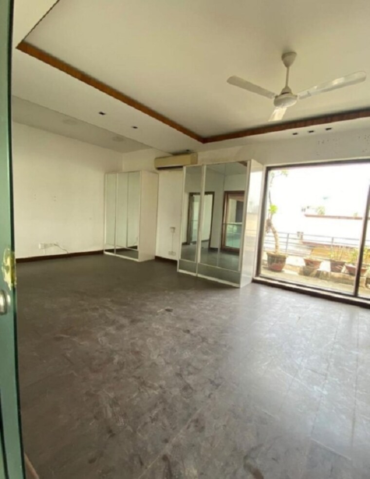 Room, dlf phase i 4 Bedroom 571 Sq.Ft. Builder Floor In Dlf Phase I Gurgaon 9397288