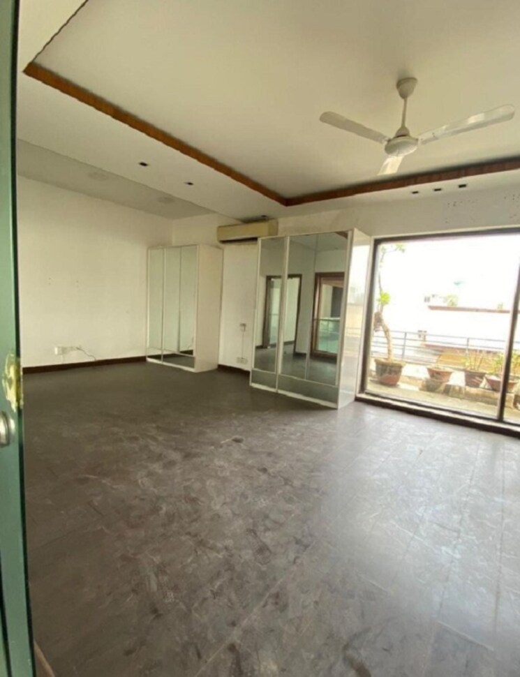 Room, dlf phase i 4 Bedroom 571 Sq.Ft. Builder Floor In Dlf Phase I Gurgaon 9397280