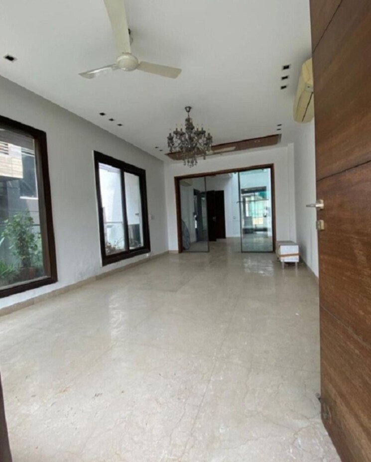 Room, dlf phase i 4 Bedroom 571 Sq.Ft. Builder Floor In Dlf Phase I Gurgaon 9397280