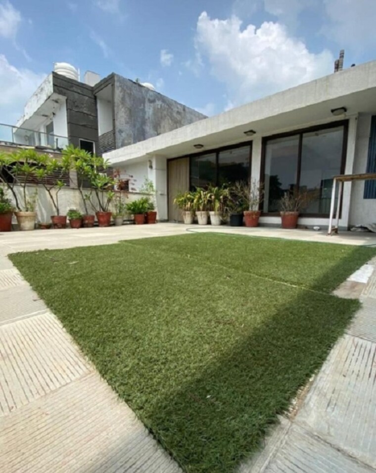 Swimming Pool, dlf phase i 4 Bedroom 571 Sq.Ft. Builder Floor In Dlf Phase I Gurgaon 9397288