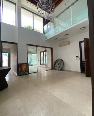 Room in 4 BHK Builder Floor at Dlf Phase I – for Sale