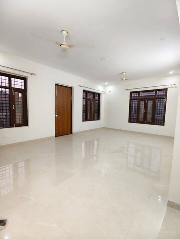 Room in 4 BHK Builder Floor at Greater Kailash – for Sale