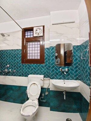 Team Area in 4 BHK Builder Floor at Greater Kailash – for Sale