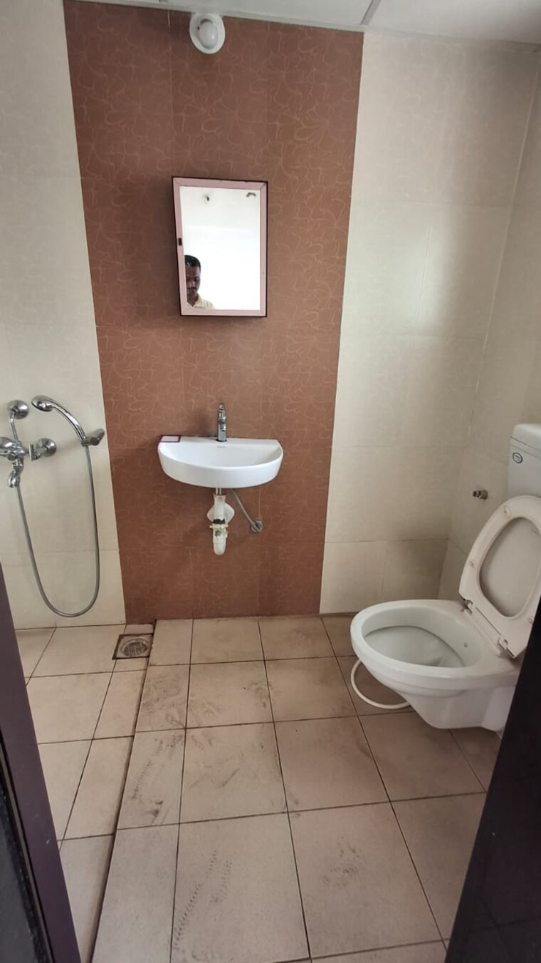 Bathroom, paranjape-madhukosh-phase-iii 3 Bedroom 1500 Sq.Ft. Apartment In Dhayari Pune 9397366