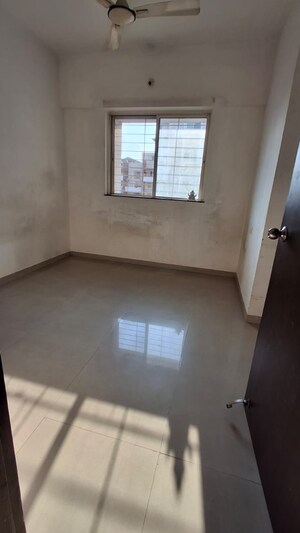 Room in 3 BHK Apartment at Paranjape Madhukosh Phase III, Dhayari – for Rent