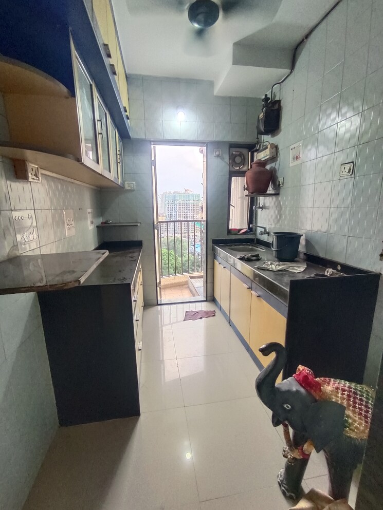 Kitchen, everest-world-lavender 2.5 Bedroom 1250 Sq.Ft. Apartment In Kolshet Road Thane 9397381