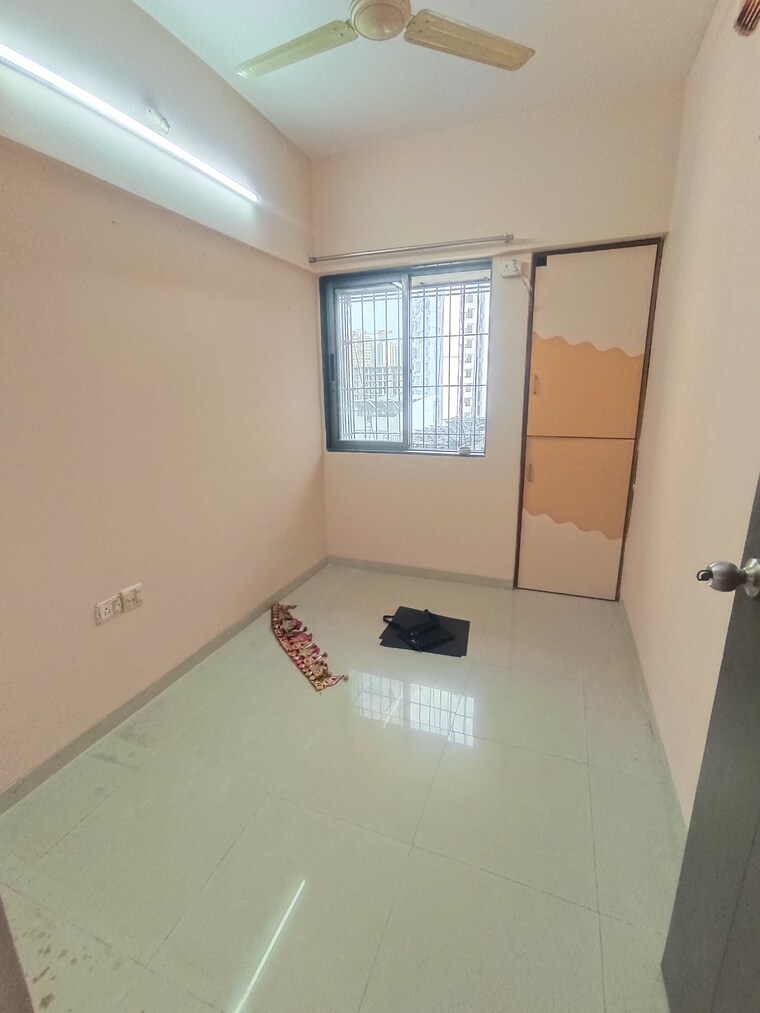 Room, everest-world-lavender 2.5 Bedroom 1250 Sq.Ft. Apartment In Kolshet Road Thane 9397381