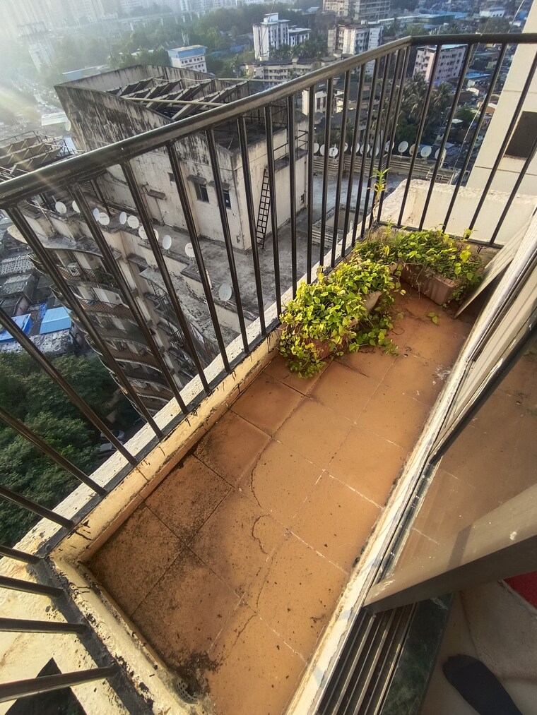 Balcony, everest-world-lavender 2.5 Bedroom 1250 Sq.Ft. Apartment In Kolshet Road Thane 9397381