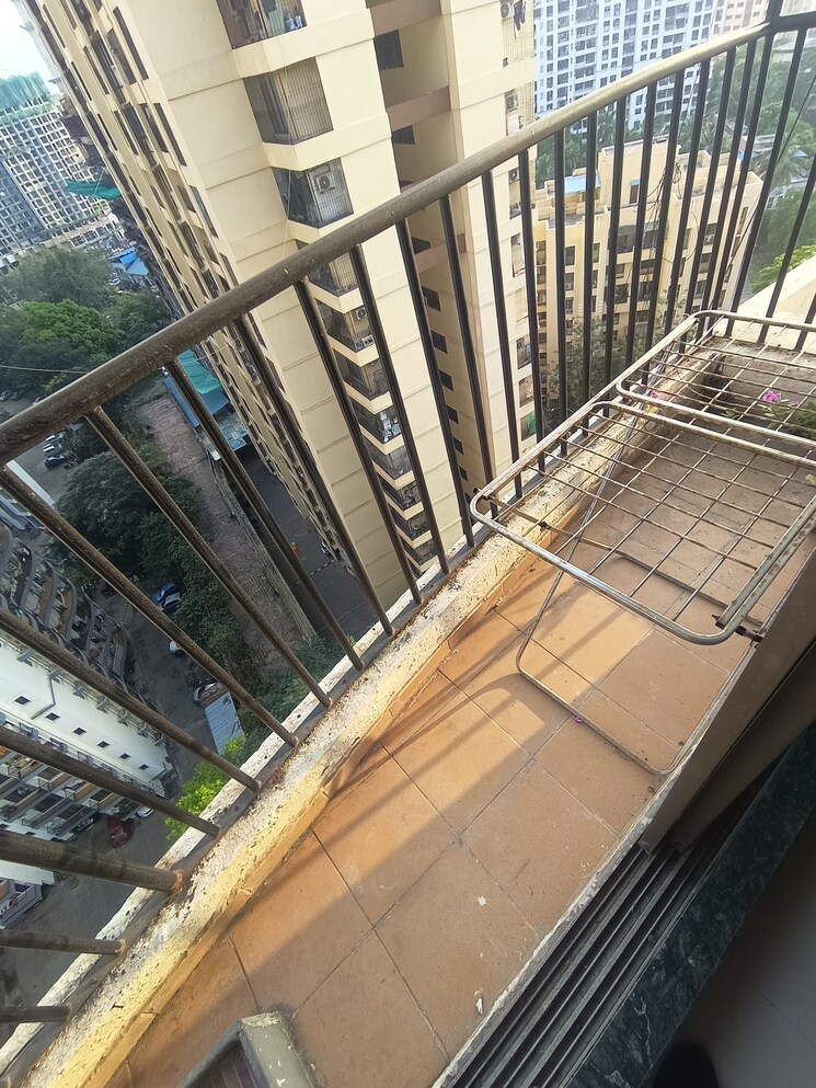 Balcony, everest-world-lavender 2.5 Bedroom 1250 Sq.Ft. Apartment In Kolshet Road Thane 9397381