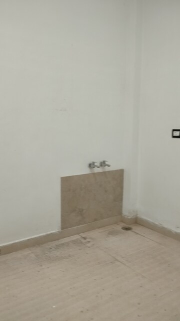 Room in 2.5 BHK Builder Floor at Emaar Gomti Greens Villas, Gomti Nagar – for Rent