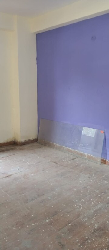 Room in 3 BHK Builder Floor at Sector 73 – for Sale