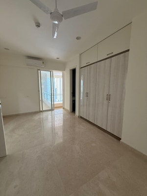 Room in 3 BHK Apartment at Indiabulls Sky Forest, Lower Parel – for Rent