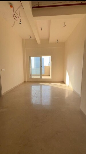 Room in 3 BHK Apartment at Indiabulls Sky Forest, Lower Parel – for Rent