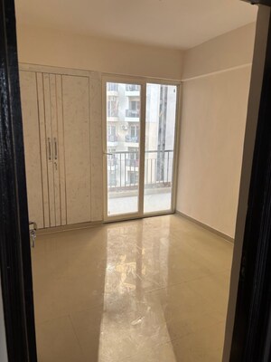 Room in 2.5 BHK Apartment at Panchsheel Greens II, Sector 16 Greater Noida – for Sale