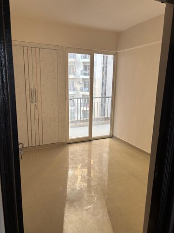 Room in 2.5 BHK Apartment at Panchsheel Greens II, Sector 16 Greater Noida – for Sale