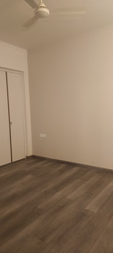 Room in 3 BHK Apartment at ABA Ivy County, Sector 75 – for Rent