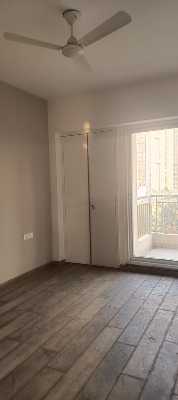 Room in 4 BHK Apartment at ABA Ivy County, Sector 75 – for Rent