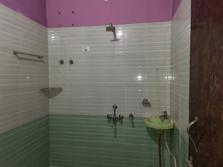 Bathroom, vineet khand 2 Bedroom 1450 Sq.Ft. Builder Floor In Vineet Khand Lucknow 9397426